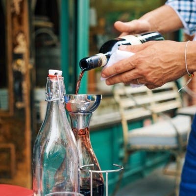 Decantar vino D.O. Penedès