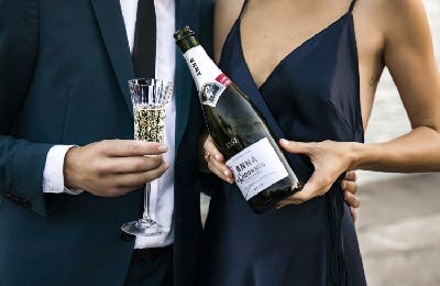 Pareja con cava brut Anna de Codorníu