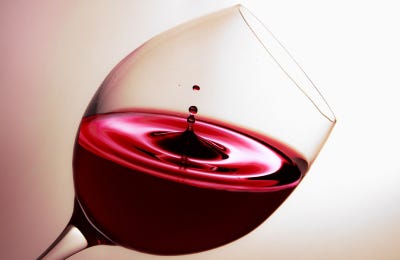Vino tinto con copa